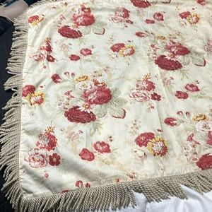 Waverly table covering